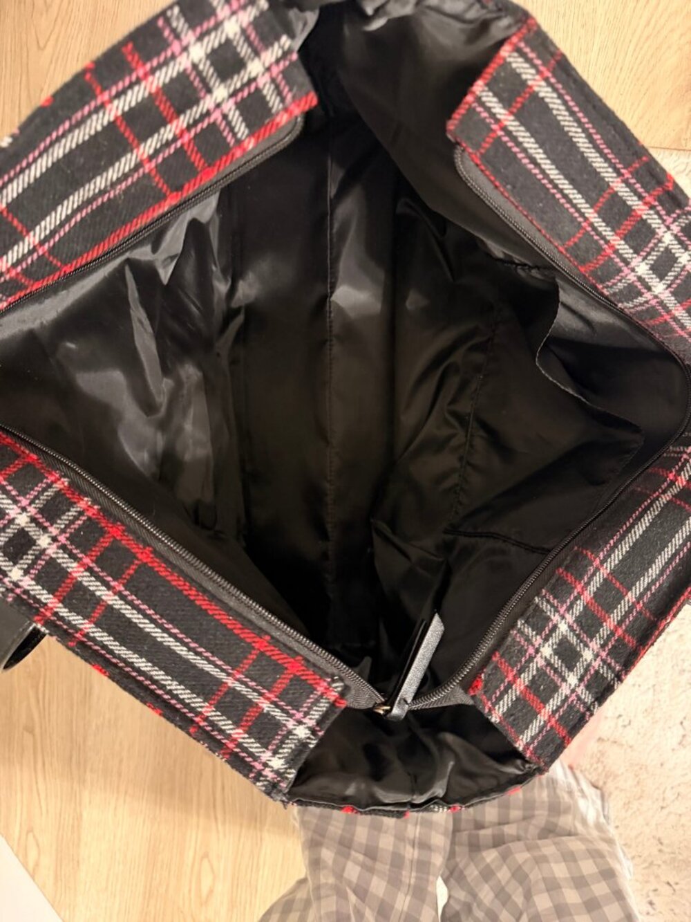 Victoria's Secret Plaid Tote Weekender Bag Large Zip Top - Picture 5 of 5